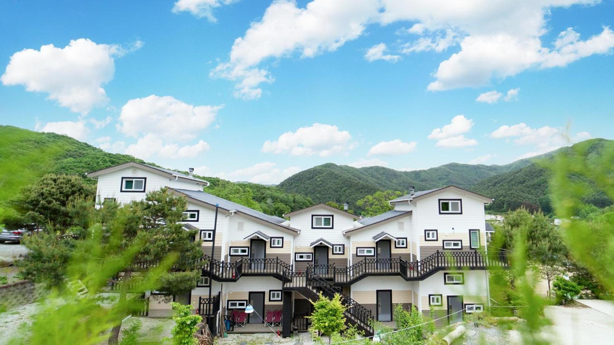 Hongcheon D-Day Pension&Camping Экстерьер фото